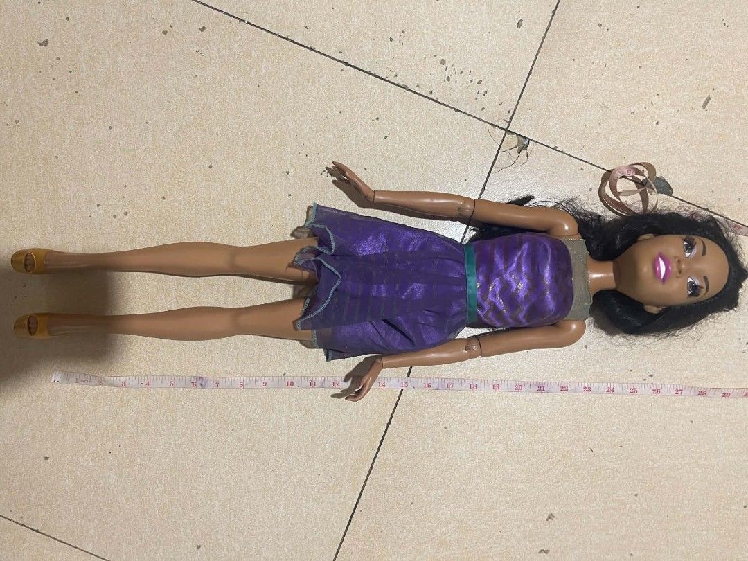 Vintage Barbie doll (Category: Kids Toys) located in Quezon City. Submitted by mhond-ray192512 (Listing ID 1460669810, Image 3). Description: Vintage Barbie doll mattel 28 inches pm sa interested✌🤟.