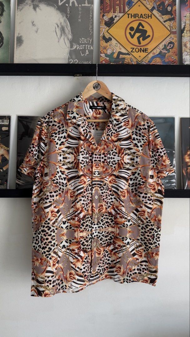 Vintage blouse (Category: Blouses) located in Kajang. Submitted by sipisopiso_store (Listing ID 1460656708, Image 1). Description: ukuran 23 inci x 28 inci harga tak termasuk postage semenanjung rm10 sabah sarawak rm 15 self pickup: kajang.