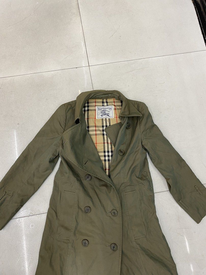 Vintage burberry trench coat (Category: Coats, Jackets and Outerwear) located in Manila. Submitted by ercmrsmam (Listing ID 1460657050, Image 2). Description: VINTAGE BURBERRY TRENCH COAT Chest 17.5 Waist 16.5 Length 41 Issue:Tatterings Color may vary due to lighting Need wash Dm if interested 📩 will be posted on my carousell acc⬇️ Check out ercmrsmam listings on #Carousell: https://carousell.app.link/mu0SnqUHP3b 📍baclaran paranaque metro manil
