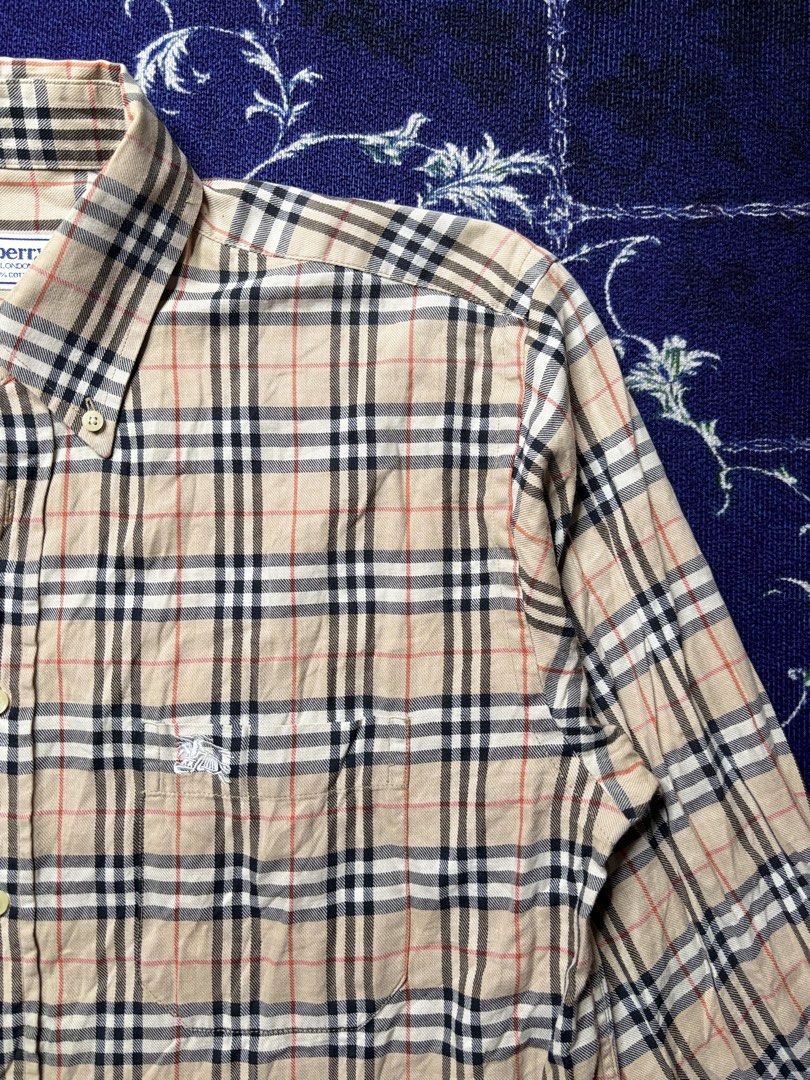 Vintage Burberrys Nova Check Button-up Shirt (Category: Formal Shirts) located in Valenzuela. Submitted by telagram (Listing ID 1460687800, Image 3). Description: Has issue Ask for other pics.