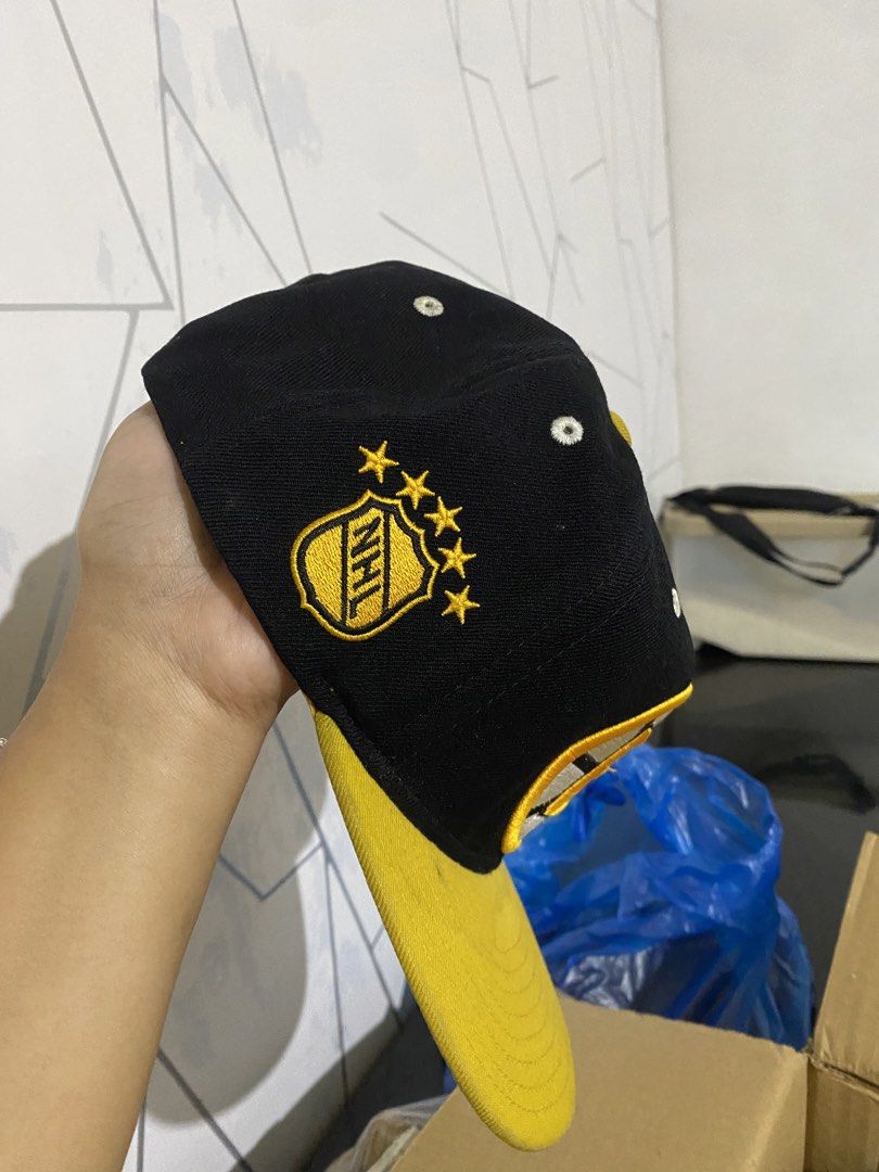 BOSTON BRUINS (Category: Caps & Hats) located in Batangas. Submitted by xtinecoronel (Listing ID 1460533214, Image 3). Description: needs cleaning anjan na details bawal sa maselan goods pa din pang PSG.