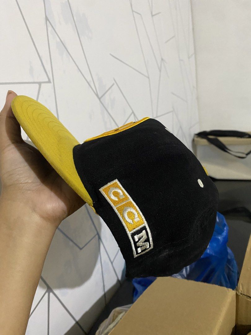 BOSTON BRUINS (Category: Caps & Hats) located in Batangas. Submitted by xtinecoronel (Listing ID 1460533214, Image 2). Description: needs cleaning anjan na details bawal sa maselan goods pa din pang PSG.