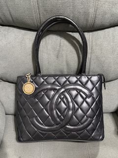 (Category: ) located in . Submitted by chic.bags (Listing ID 1460698780, Image 1). Description: .