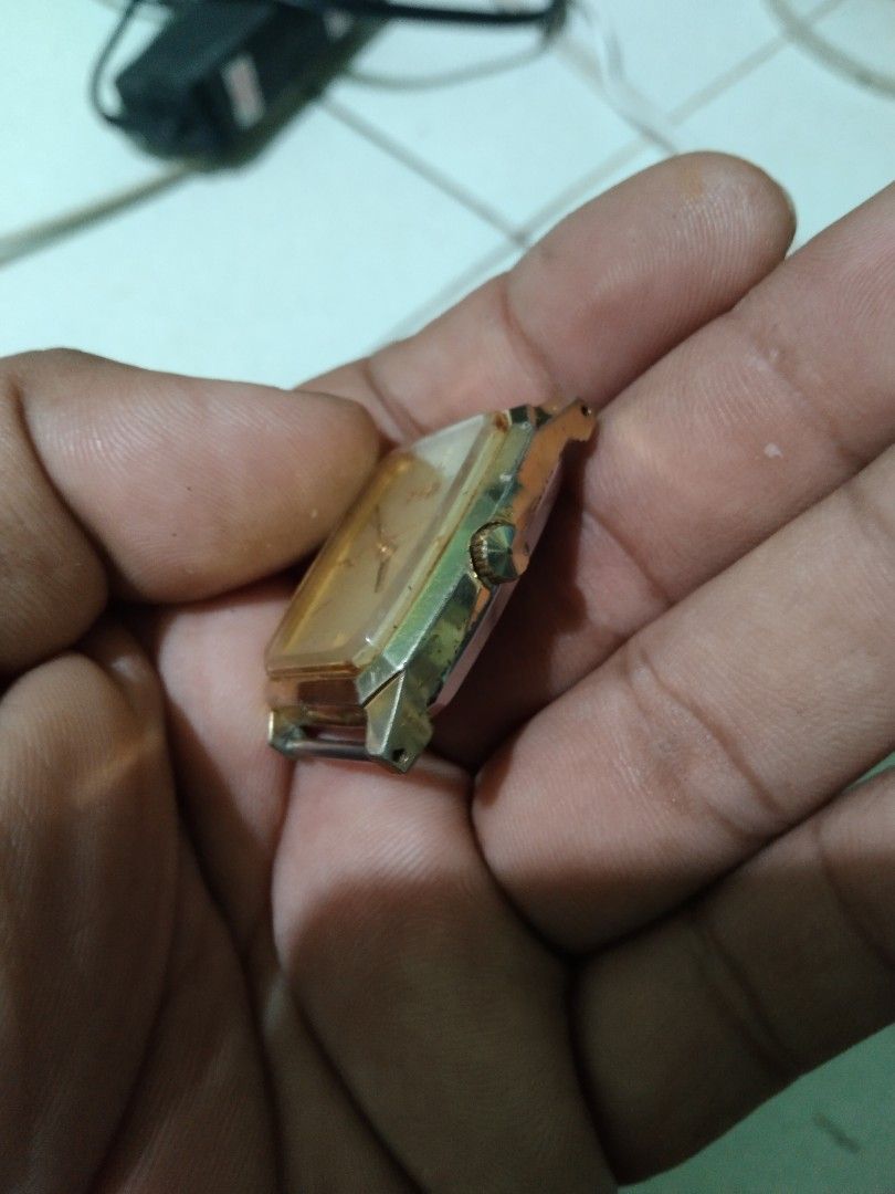 Vintage citizen manual winding watch (Category: Looking For) located in Caloocan City. Submitted by noeld316982578 (Listing ID 1460619258, Image 3). Description: pm sa my gusto working Taguig location.
