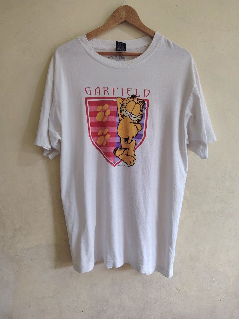 Vintage Garfield Shirt (Category: Tshirts & Polo Shirts ) located in Manila. Submitted by unlithriftsouth (Listing ID 1460569296, Image 1). Description: DIMES : 21 X 28.5 NEEDS WASH.