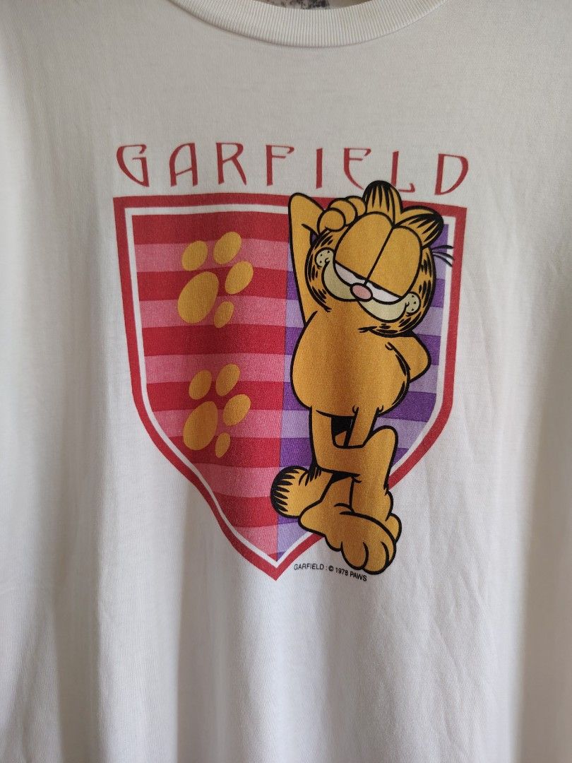 Vintage Garfield Shirt (Category: Tshirts & Polo Shirts ) located in Manila. Submitted by unlithriftsouth (Listing ID 1460569296, Image 2). Description: DIMES : 21 X 28.5 NEEDS WASH.