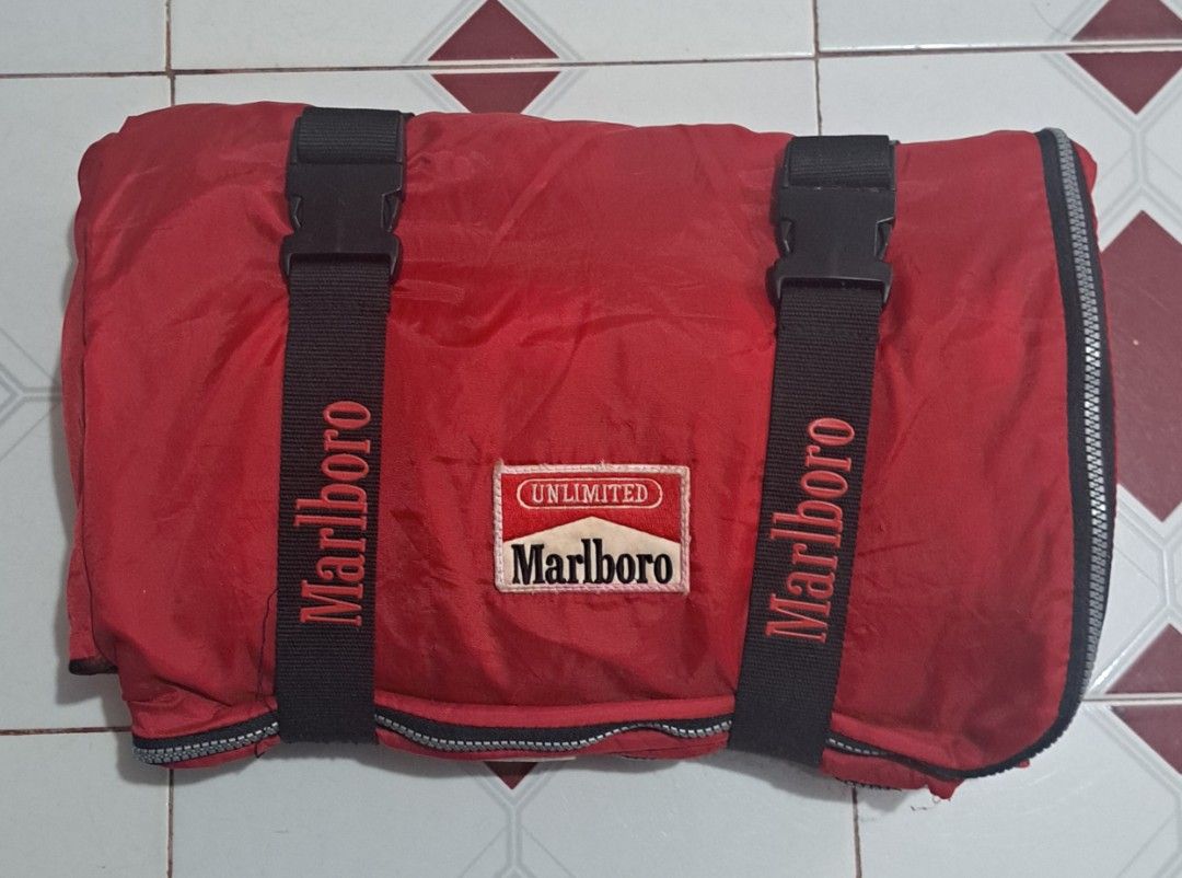 Vintage Marlboro sleeping bag (Category: Hiking & Camping) located in Baguio. Submitted by thriftfit17 (Listing ID 1460645683, Image 1). Description: vintage marlboro sleeping bag very good condition no issues php 1000 plus sf dm if interested 🤙.