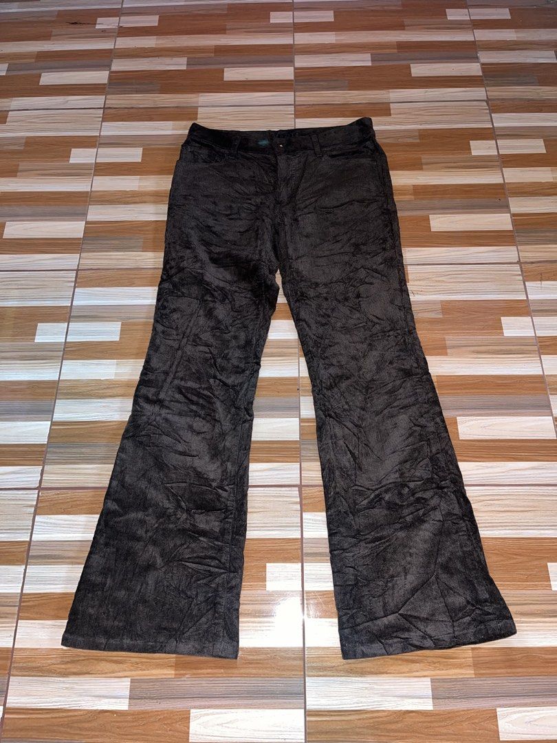 Vintage Morgan De Toi Flared Pants (Category: Other Bottoms) located in Nabua. Submitted by lastthrift2.0 (Listing ID 1460580454, Image 1). Description: Dimes•30x37.5 Hem 9.5 - Brown corduroy pants - Flare leg style - Made in Japan - Size S - Textured fabric - Button and zip closure - Two back pockets - Ideal for a retro look.