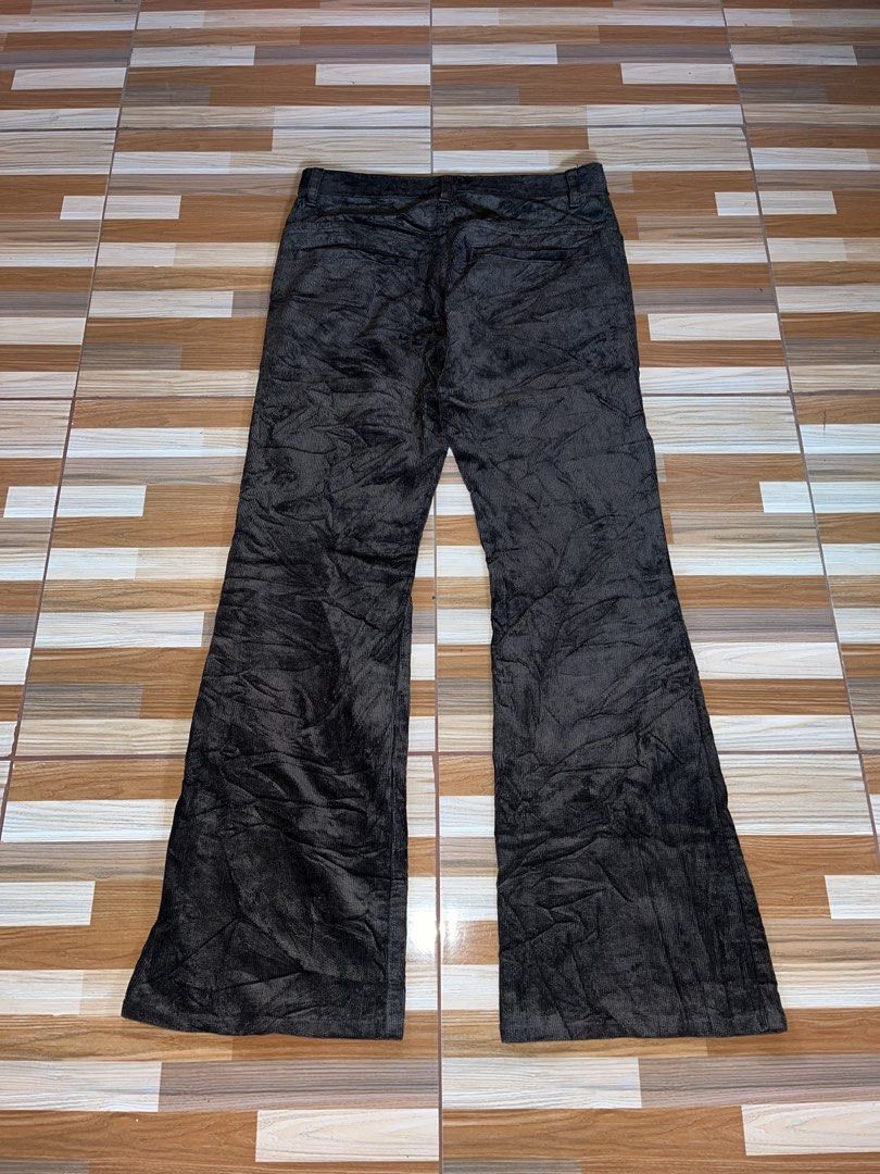 Vintage Morgan De Toi Flared Pants (Category: Other Bottoms) located in Nabua. Submitted by lastthrift2.0 (Listing ID 1460580454, Image 2). Description: Dimes•30x37.5 Hem 9.5 - Brown corduroy pants - Flare leg style - Made in Japan - Size S - Textured fabric - Button and zip closure - Two back pockets - Ideal for a retro look.