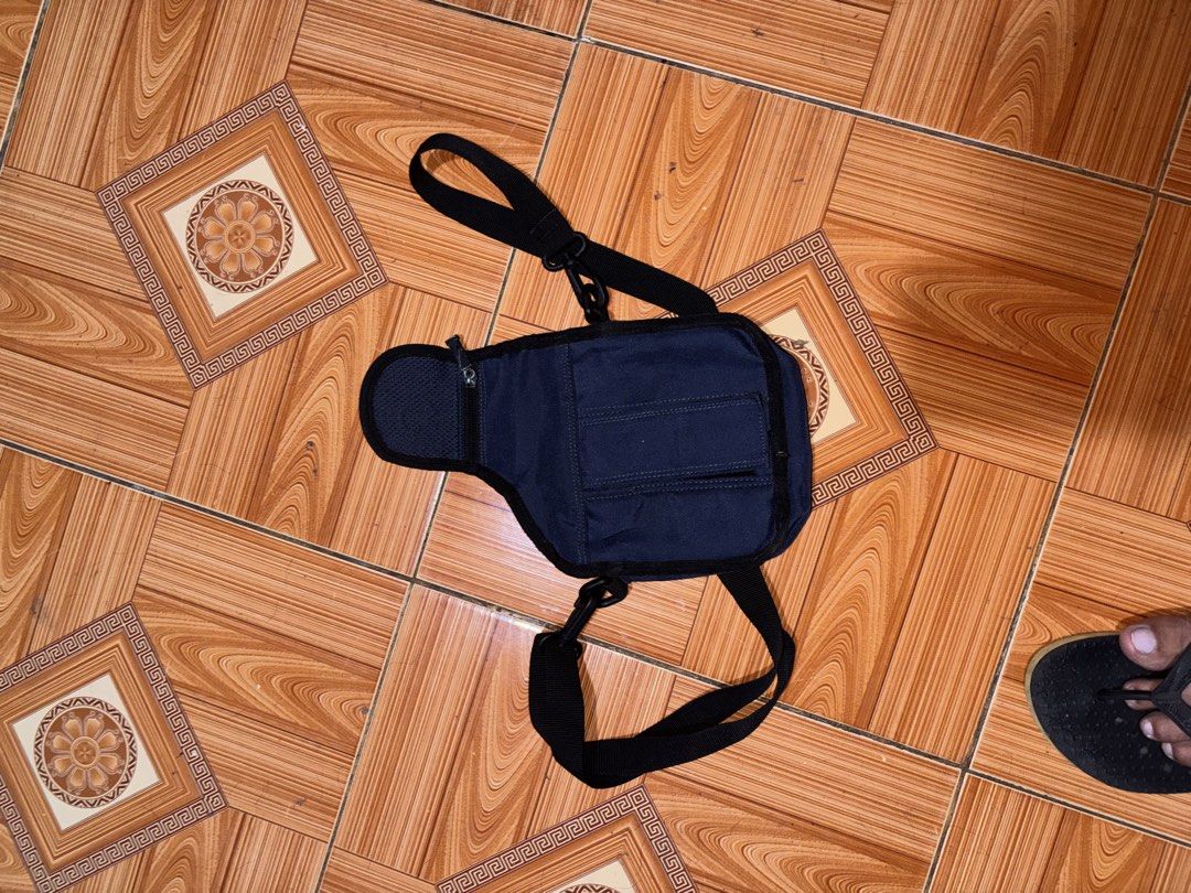 Vintage Nike Sling bag (Category: Sling Bags) located in Polomolok. Submitted by rrthrift (Listing ID 1460665636, Image 3). Description: Vintage Nike Sling bag - Navy blue Nike crossbody bag - Front zip pocket with mesh overlay - Main compartment with zipper closure - Adjustable strap for comfortable wear - Compact and convenient for carrying essentials - Ideal for everyday use 599+sf.