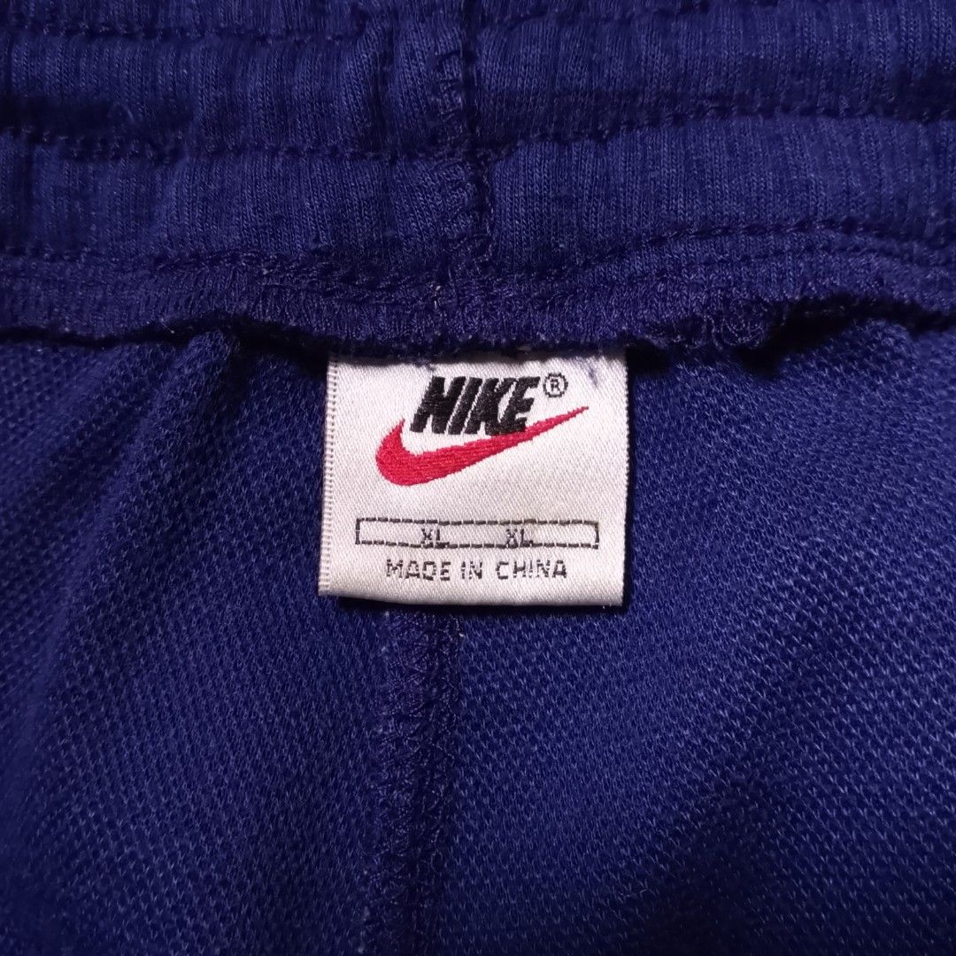 Vintage Nike Sweatpants (Category: Joggers) located in Taguig. Submitted by 8kthrifter (Listing ID 1460635575, Image 2). Description: Size: Extra Large Waist: 30 (adjustable) Length: 37 Color Rate: 10/10 Issue: stain,change lace (see last 2 photo) Excellent Condition.