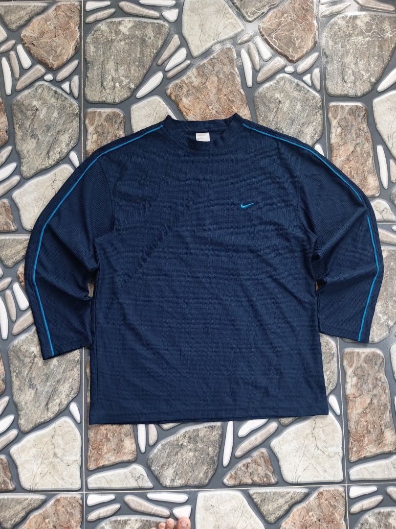 Vintage Nike thermal sweater (Category: Activewear) located in Baggao. Submitted by thriftislife123 (Listing ID 1460511100, Image 2). Description: w: 22 l:28 issue:none off/legit pm for more details.