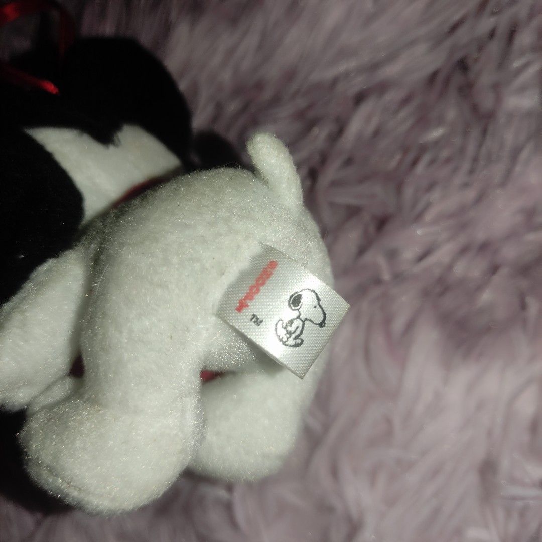 Vintage Snoopy Keychain plush charm (Category: Character Goods) located in Quezon City. Submitted by findyourtreasure10 (Listing ID 1460707702, Image 3). Description: 📌 **Please read before Purchasing** - good condition - snoopy vintage mini charm chain Kindly manage your expectations. What you see is exactly what you get 📦 All items are on hand and ready to ship 💎 Photos posted are the actual items. More pictures available upon request 📸 ❗ *