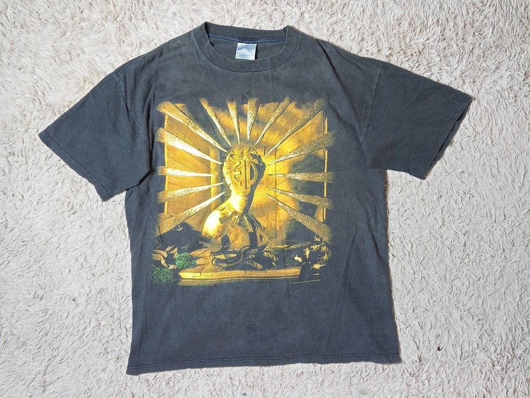 Vintage tee (Category: Activewear) located in Manila. Submitted by aeronroy4577085 (Listing ID 1460553448, Image 2). Description: .