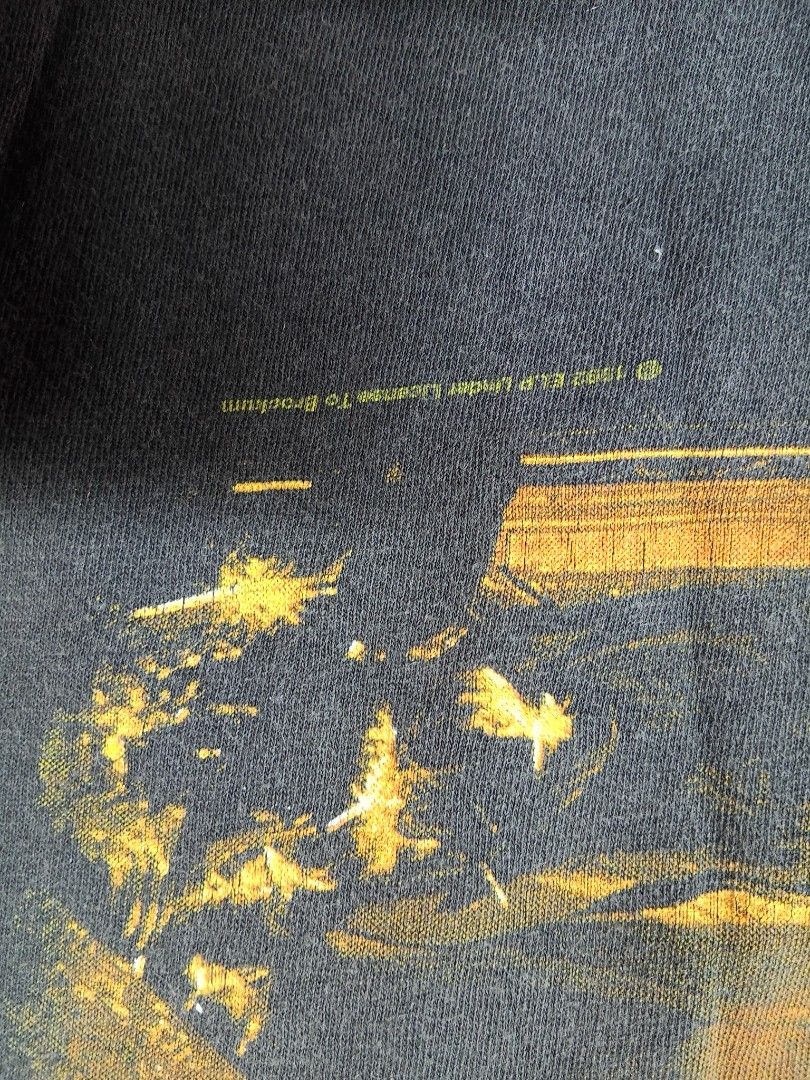 Vintage tee (Category: Activewear) located in Manila. Submitted by aeronroy4577085 (Listing ID 1460553448, Image 3). Description: .
