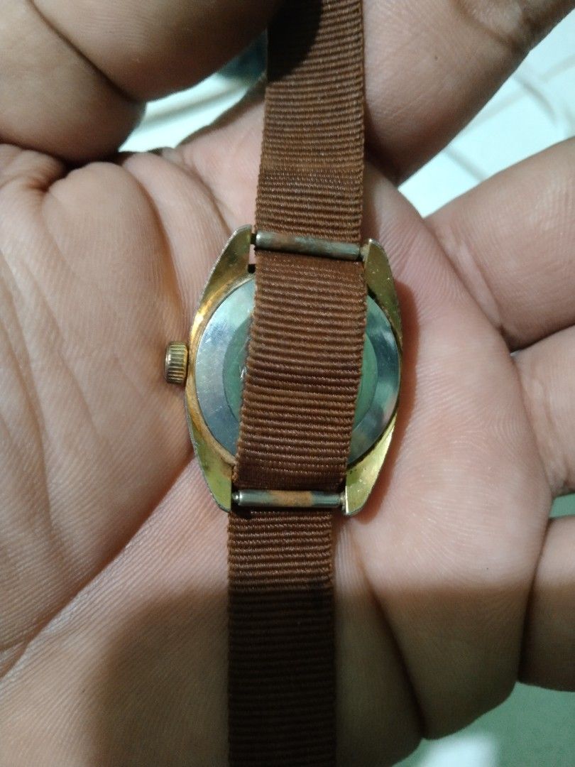 Vintage Timex manual winding watch (Category: Looking For) located in Caloocan City. Submitted by noeld316982578 (Listing ID 1460619079, Image 3). Description: pm sa my gusto Taguig location.
