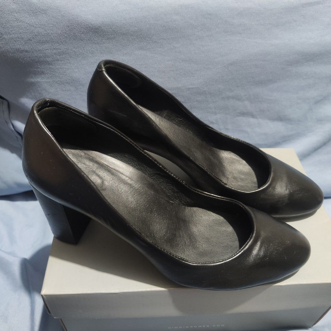 Vionic black heels US 8 / EU 39 / UK 6 (Category: Heels) located in Mandaluyong City. Submitted by thriftythirty (Listing ID 1460651540, Image 1). Description: Vionic Mariana heels 3-inch heels with arch support Also installed a heel gel sticker Very comfortable Outer: Genuine leather Inner lining and sole: Synthetic leather - though I had it upgraded to genuine leather already Size on box: US 8 / EU 39 / UK 6 Used only a few times (indoors) Boug