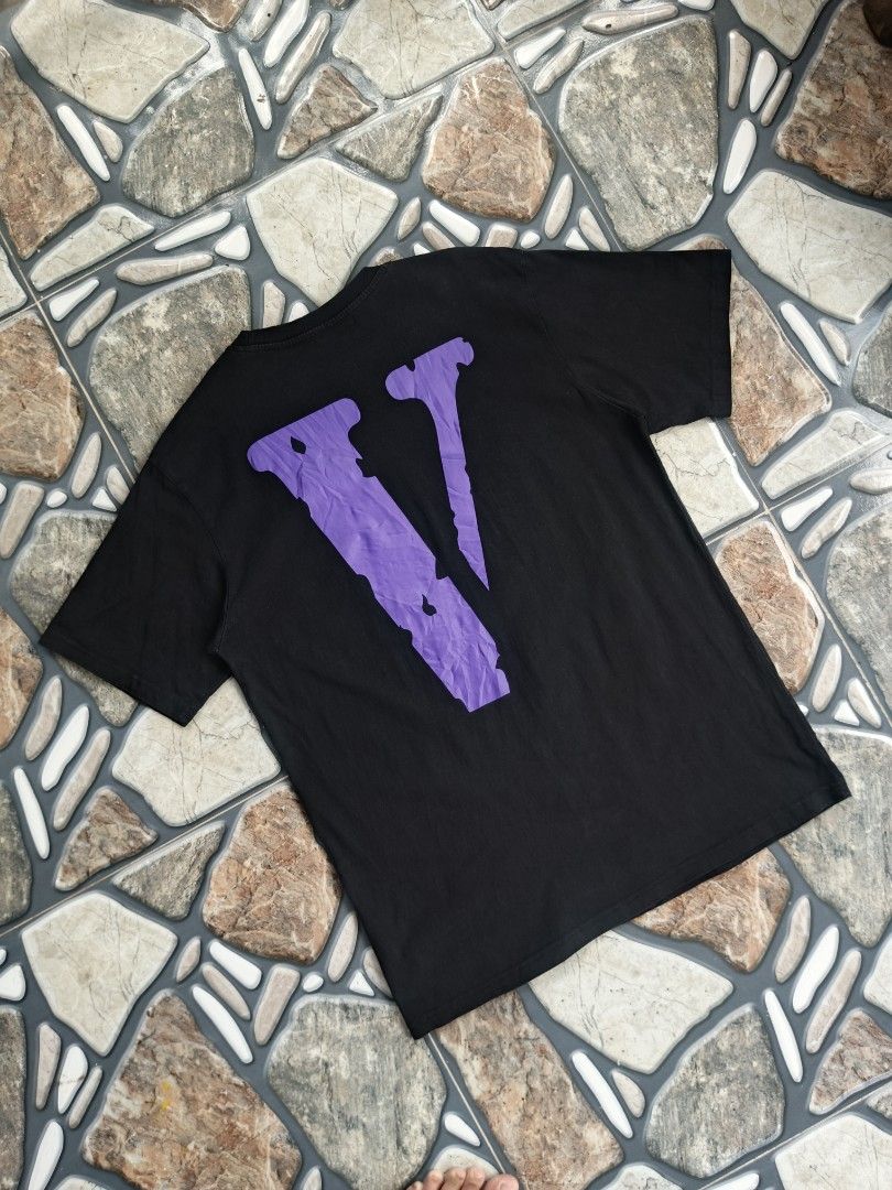Vlone T-shirt (Category: Activewear) located in Baggao. Submitted by thriftislife123 (Listing ID 1460513744, Image 1). Description: w: 21 l:30 issue:cut neck tag off/legit pm for more details.