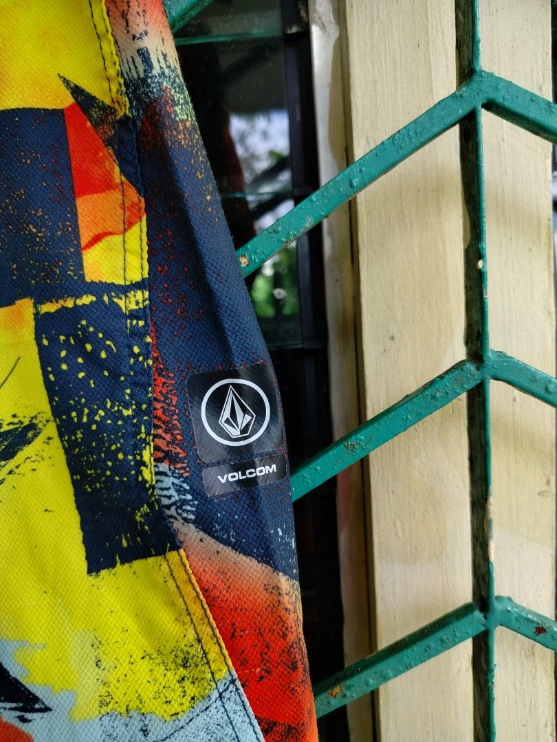 Volcom Board Shorts Size 30 - Abstract Print (Category: Shorts) located in Manila. Submitted by geraldquinto_917 (Listing ID 1460591484, Image 3). Description: - Cool abstract print Volcom board shorts - Size 30 - Drawstring waist - Back pocket with velcro closure - Vibrant and eye-catching colors - Ideal for swimming, lounging, beach trips, or pool days.