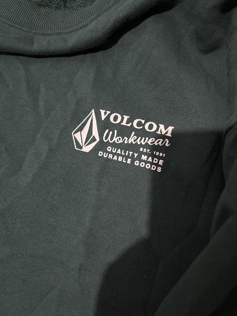 VOLCOM CREWNECK (Category: Coats, Jackets and Outerwear) located in Bulacan. Submitted by thriftblvd. (Listing ID 1460674862, Image 3). Description: .