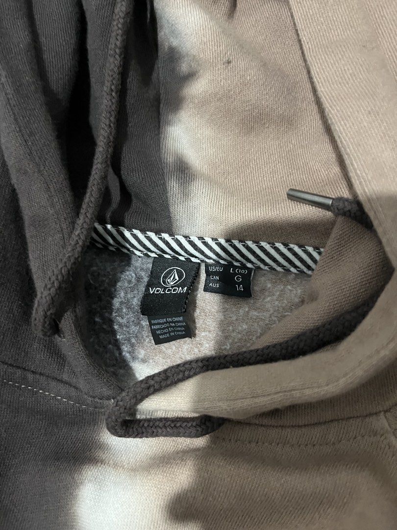 Volcom Pullover (Category: Coats, Jackets and Outerwear) located in Bulacan. Submitted by thriftblvd. (Listing ID 1460675985, Image 2). Description: .