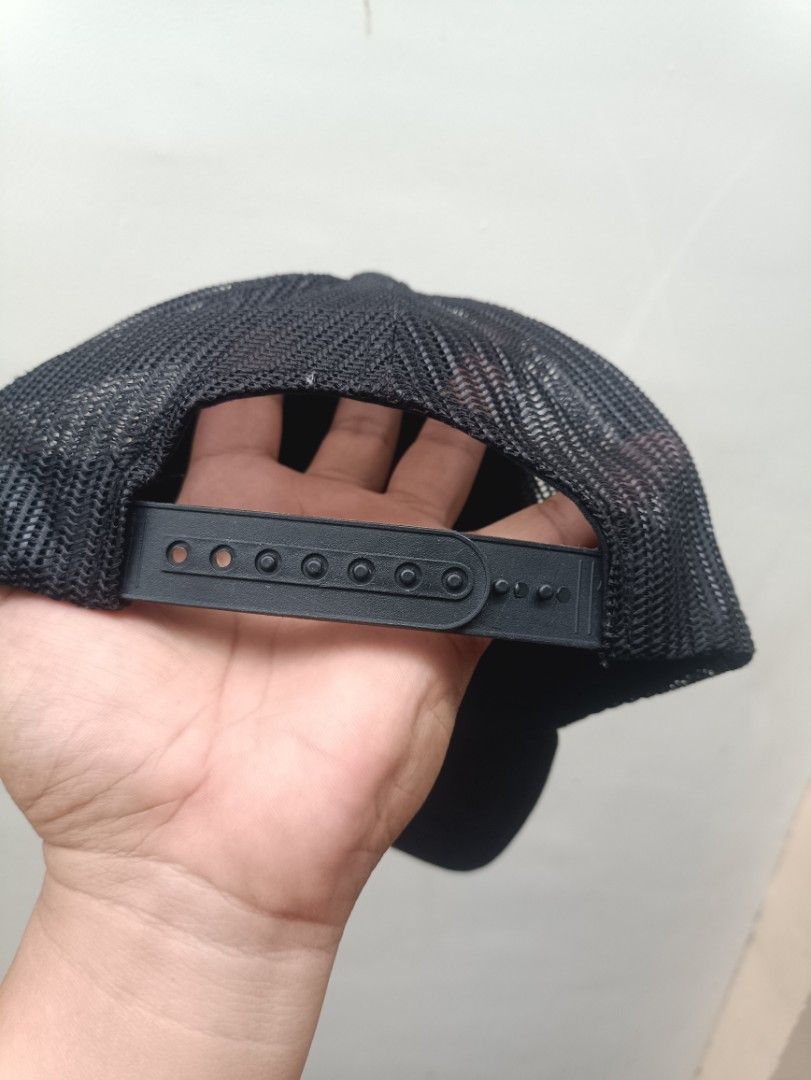VON DUTCH TRUCKER CAP (Category: Caps & Hats) located in Calbayog City. Submitted by tetoysthrift89 (Listing ID 1460595819, Image 3). Description: VON DUTCH TRUCKER CAP EXCELLENT OSFA CR 9.8/10 NO ISSUE UKAY SOURCE.