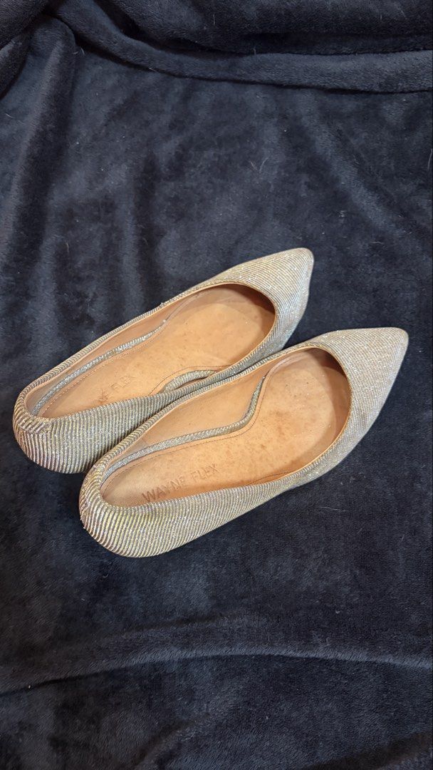 Wayne Flex Silver Glitter Pointed Toe Heels Size 5.5 (Category: Heels) located in Pasig City. Submitted by kimberlytorralba (Listing ID 1460569810, Image 1). Description: - Condition: Shows some wear on soles and insoles - MOP: Maya/Bank Transfer - MOD: Any moto courier (c/o buyer).