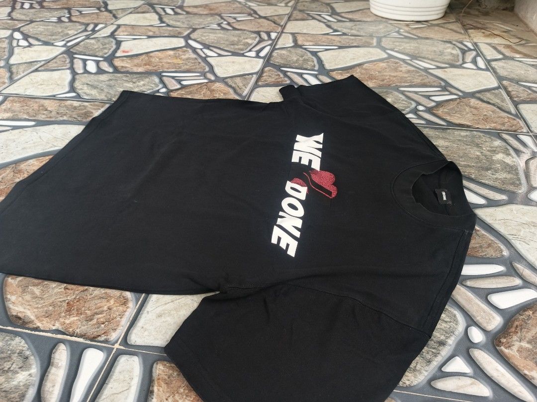 Welldone rubberized logo t-shirts (Category: Activewear) located in Baggao. Submitted by thriftislife123 (Listing ID 1460513565, Image 3). Description: w: 23 l:27 issue:none off/legit pm for more details.