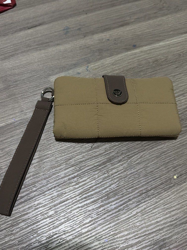 WESTBRONCO Puffer Wallet (Category: Wallets & Card holders) located in Quezon City. Submitted by littlegabu_treasures (Listing ID 1460520525, Image 1). Description: Used only as a spare wallet. In very good condition. Slight negotiable for sure buyers.☺️.
