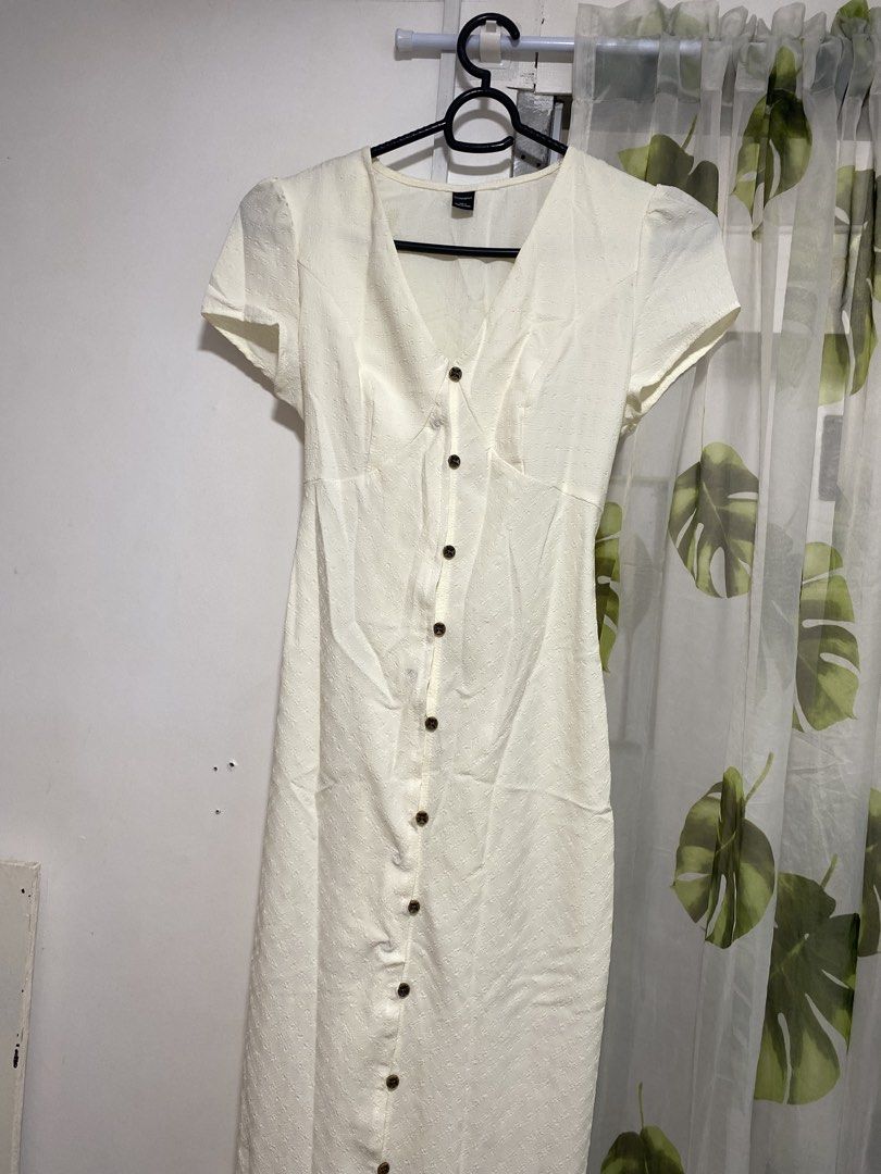 White Button-Front Midi Dress with Corset Back (Category: Dresses) located in Makati City. Submitted by eliza_gwen (Listing ID 1460550474, Image 2). Description: - White midi dress - Short puff sleeves - V-neckline - Button-down front - Corset lace-up detail at the back for adjustable fit - Textured fabric - Versatile for dressing up or down.