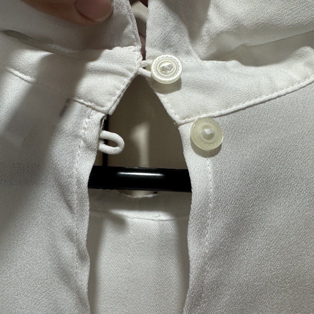 White Long Sleeve Contrast Trim Blouse (Category: Longsleeves) located in Muntinlupa City. Submitted by pickjes (Listing ID 1460700135, Image 3). Description: Brand: Cooperative Size: Medium Color: White Measurements: • Shoulder - 15” • Chest - 19.5” • Length - 20.5” • Sleeve - 21” Material: 100% polyester Condition: Lightly used. No flaws. RFS: Decluttering Classy design, presko, classic versatile top - from casual, travel, smart to business cas