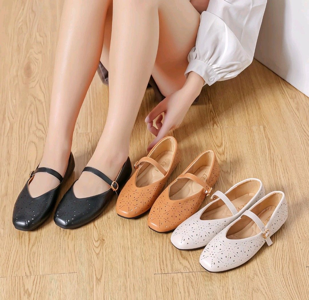 Beige Mary Jane Flats with Buckle Strap (Category: Flats & Sandals) located in Davao. Submitted by bybeverly (Listing ID 1460535831, Image 3). Description: -never been kay mali ang size, very nindot unta kaayo -mahal sa online around 200 plus -Cute white Mary Jane flats - Size 35 - Perforated design - Adjustable buckle strap - Textured grip sole - Comfortable padded insole - Perfect for casual or dressy occasions.