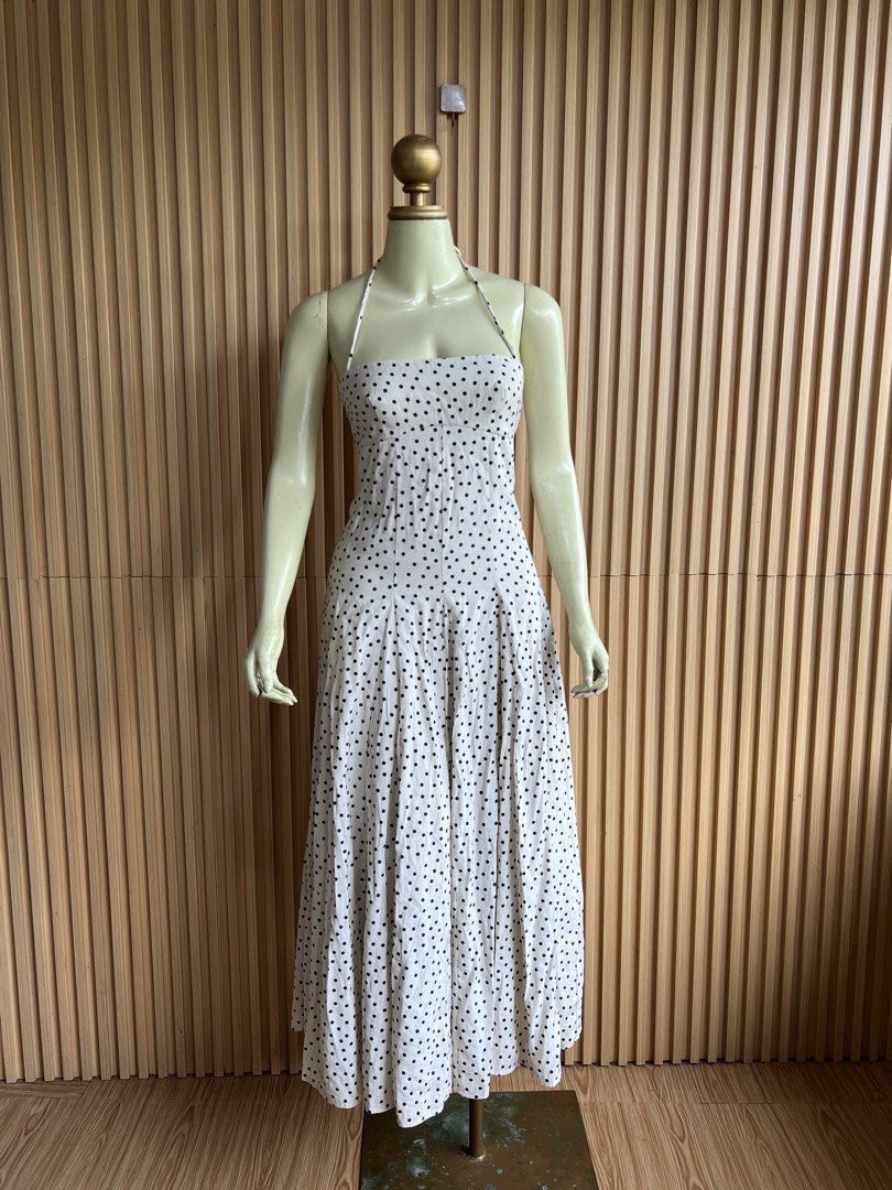 White Polka Dot Halter Neck Maxi Dress (Category: Dresses) located in Lipa City. Submitted by thyra06 (Listing ID 1460651596, Image 2). Description: - White maxi dress with classic black polka dots - Elegant halter neck design - Flowy skirt with beautiful pleats - Ideal for summer outings or casual gatherings - Combines comfort and style effortlessly - Easy to wear for any occasion.