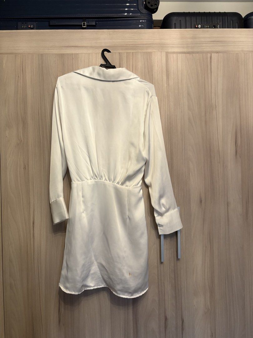 White satin dress (Category: Dresses) located in Muntinlupa City. Submitted by booterin0 (Listing ID 1460426694, Image 3). Description: White satin dress (office appropriate) Size: XXS Condition: good condition Price: ₱800 RFS: gained weight, won’t fit anymore Minor flaw: small orange stain back of the dress Payment via GCash or bank transfer. Delivery shouldered by buyer 💌 Message me if interested!.