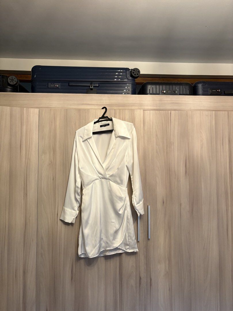 White satin dress (Category: Dresses) located in Muntinlupa City. Submitted by booterin0 (Listing ID 1460426694, Image 2). Description: White satin dress (office appropriate) Size: XXS Condition: good condition Price: ₱800 RFS: gained weight, won’t fit anymore Minor flaw: small orange stain back of the dress Payment via GCash or bank transfer. Delivery shouldered by buyer 💌 Message me if interested!.