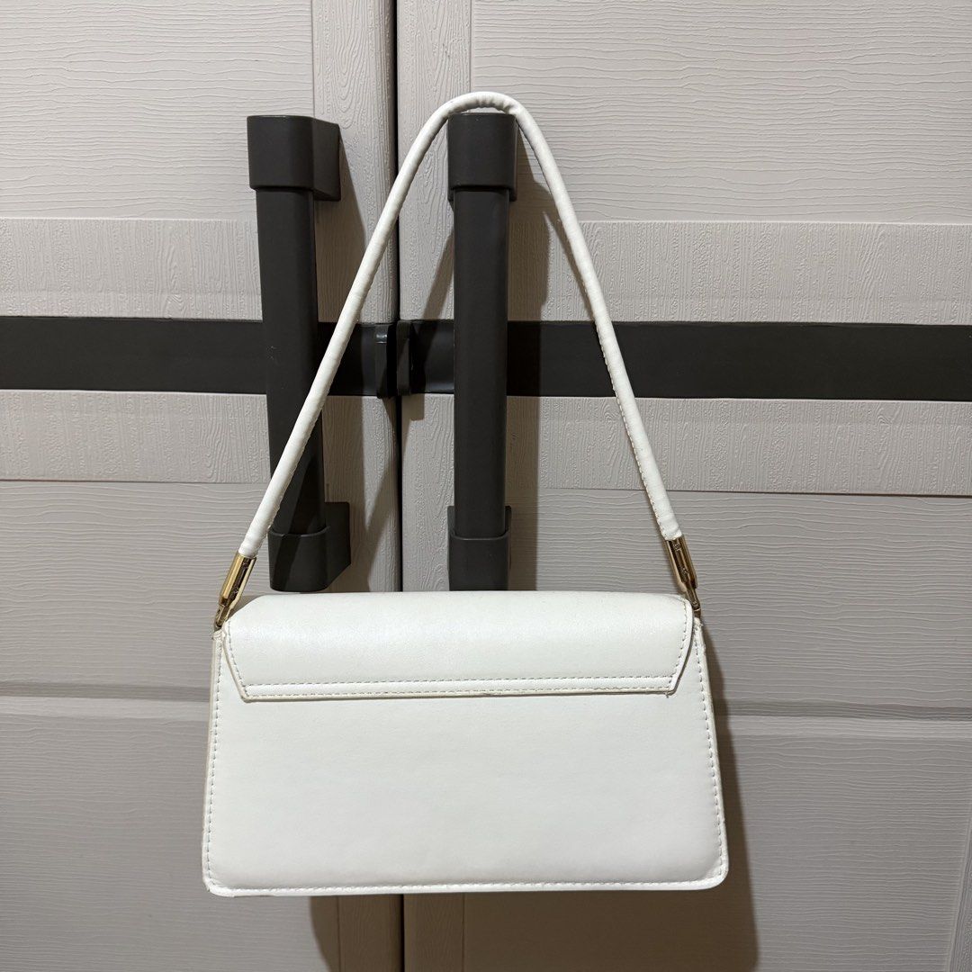White Shoulder Bag (Category: Shoulder Bags) located in Manila. Submitted by ultsaida (Listing ID 1460709418, Image 2). Description: White shoulder bag – Two compartments inside – Perfect for everyday bag MOD: J&T / LBC (Buyer's preference | buyer will shoulder the shipping fee) MOP: Gcash, Maribank, or BDO Loc: Bataan.