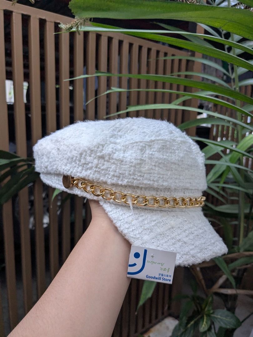 White Tweed Beret Hat (Category: Hats & Beanies) located in Quezon City. Submitted by nnncorner (Listing ID 1460648696, Image 2). Description: White Tweed Beret Hat Made in Korea For 58 cm head size No issues With tags and never been used 750.