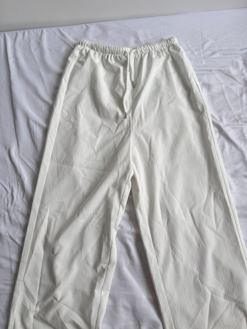 White Wide Leg Pants (Category: Other Bottoms) located in Manila. Submitted by zyyjcnt (Listing ID 1460526722, Image 2). Description: - Comfy white wide leg pants - Elastic waistband with adjustable drawstring - Versatile for lounging or casual outings - NEVER WORN - rfs: too long for me.