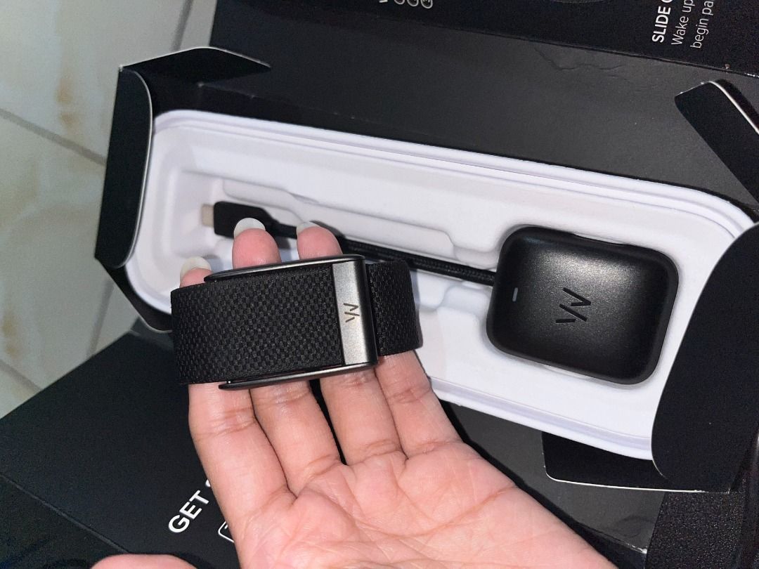 WHOOP Peak 5.0 (Category: Wearables & Smart Watches) located in Makati City. Submitted by cornetto_choco (Listing ID 1460602947, Image 2). Description: Selling my WHOOP 5.0 Peak, great for anyone serious about fitness, sleep, recovery, and health tracking. ✨ Details: • WHOOP 5.0 device • 2-Months Peak Membership included • SuperKnit Band • Waterproof Wireless PowerPack • Tracks Sleep, Recovery, Strain, Heart Rate, Stress & Activities • 24/7 conti