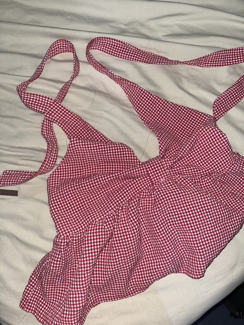 women’s top (Category: Blouses) located in Manila. Submitted by secondhand.items444 (Listing ID 1460563502, Image 2). Description: Never worn and brand new. For petite girls. RFS: it does not fit me.
