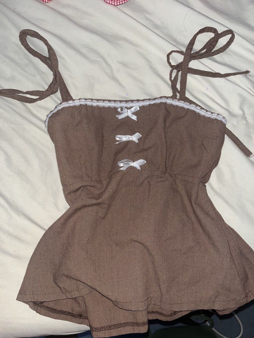 women’s top (Category: Blouses) located in Manila. Submitted by secondhand.items444 (Listing ID 1460563502, Image 1). Description: Never worn and brand new. For petite girls. RFS: it does not fit me.