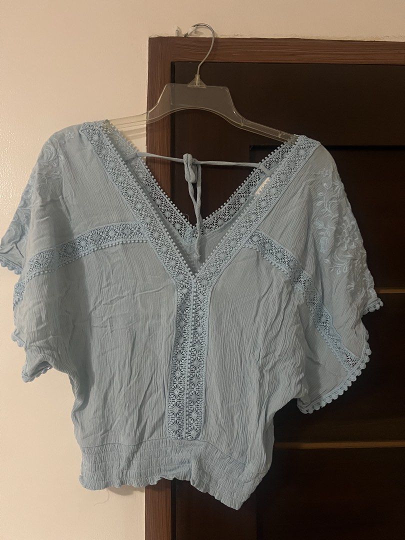 Women's tops (Category: Sleeveless) located in Marikina City. Submitted by lesliesomigao (Listing ID 1460605620, Image 1). Description: •Purchased in 🇺🇸 •Used once RFS: Decluttering .
