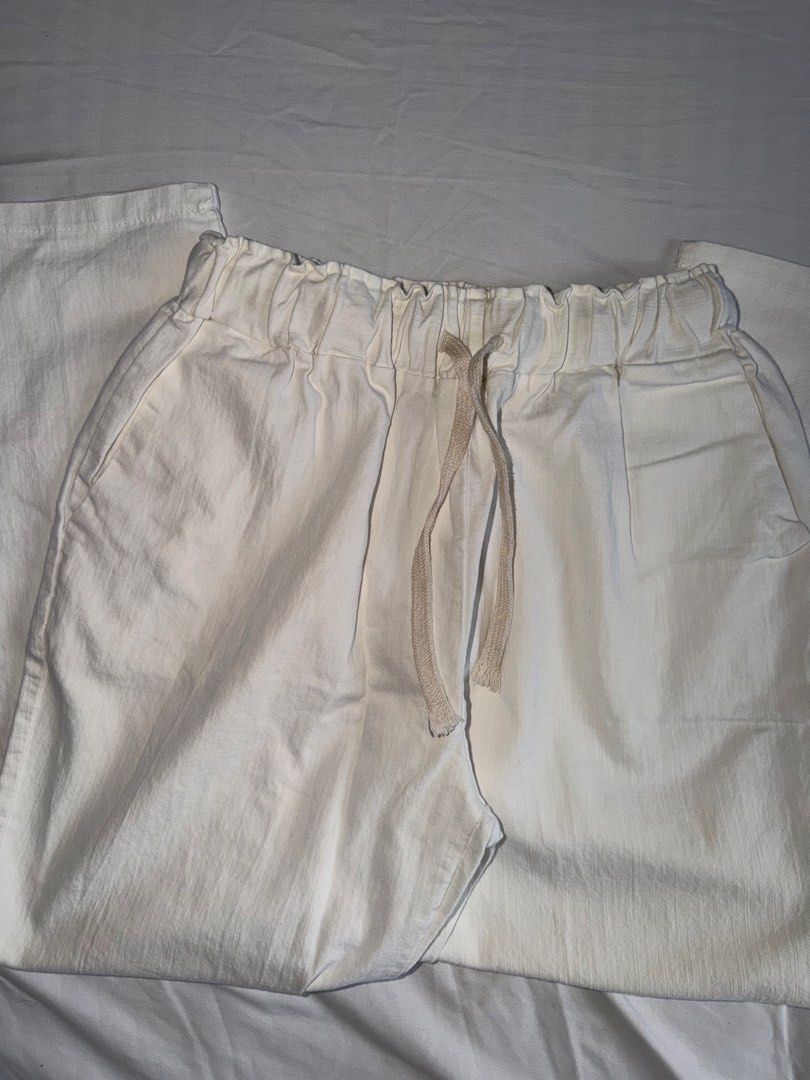 Women’s White Linen Pants (Category: Other Bottoms) located in Manila. Submitted by prelovedby818 (Listing ID 1460575944, Image 1). Description: .