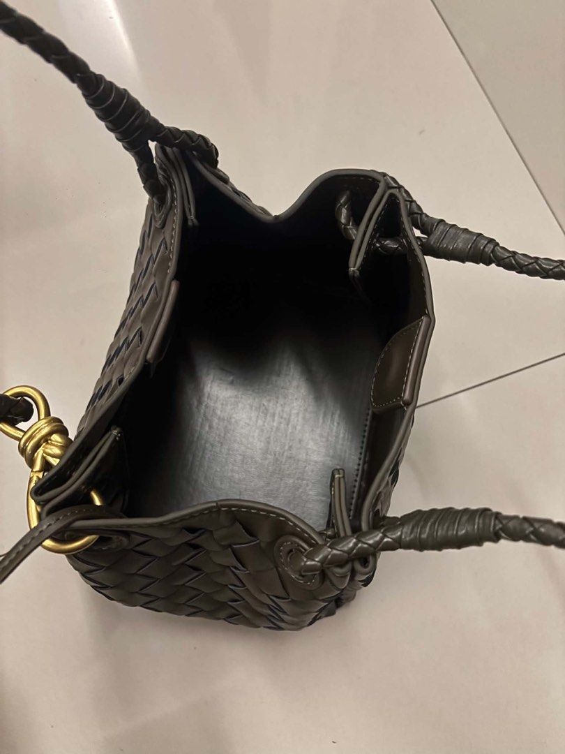 Woven Parachute Bag (Category: Shoulder Bags) located in Pasig City. Submitted by wokingmomdeclutter (Listing ID 1460618486, Image 2). Description: 🔹Japan Brand 🔹Botegga Venetta inspo.