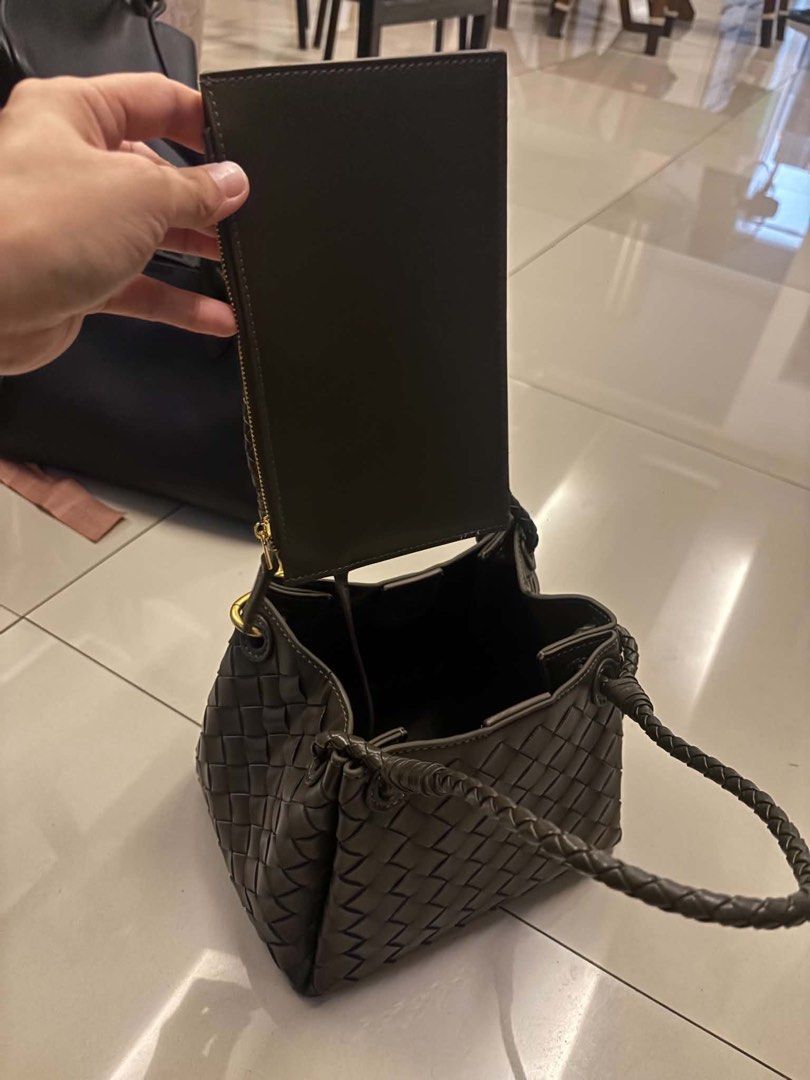 Woven Parachute Bag (Category: Shoulder Bags) located in Pasig City. Submitted by wokingmomdeclutter (Listing ID 1460618486, Image 3). Description: 🔹Japan Brand 🔹Botegga Venetta inspo.