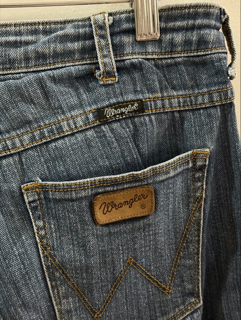 Wrangler Boot Cut Jeans Blue Wash (Category: Jeans) located in San Juan City. Submitted by sel.ler (Listing ID 1460635283, Image 3). Description: .