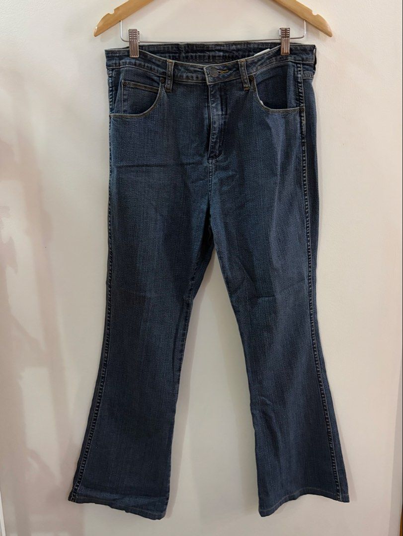 Wrangler Boot Cut Jeans Greyish Blue Wash (Category: Jeans) located in San Juan City. Submitted by sel.ler (Listing ID 1460634722, Image 1). Description: .