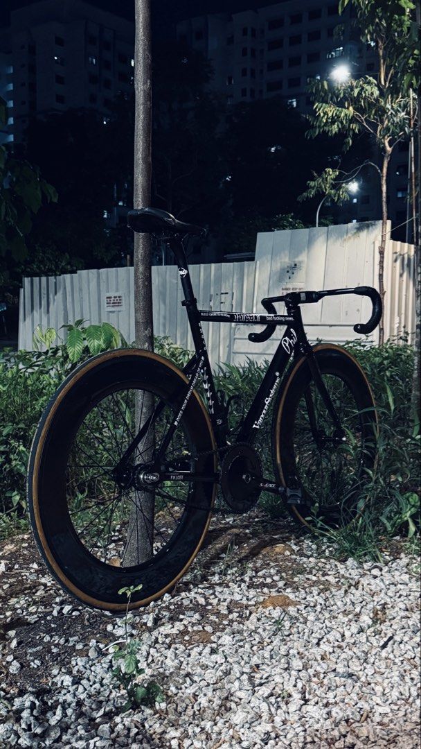 WTS UNKNOWN prototype (Category: Bicycles) located in Singapore. Submitted by knnb.cb (Listing ID 1460713030, Image 2). Description: specs unknown prototype with unknown carbon fork, 120mm enve stem, enve drop bar, enve seatpost,weapon saddle, skeace break the wind crankset, shimano paddles, ezumi x mash chain, 88mm carbon wheels set 14t cog with gumwall tires. free bottle cage nebula light +50 cleats shoe +$10.