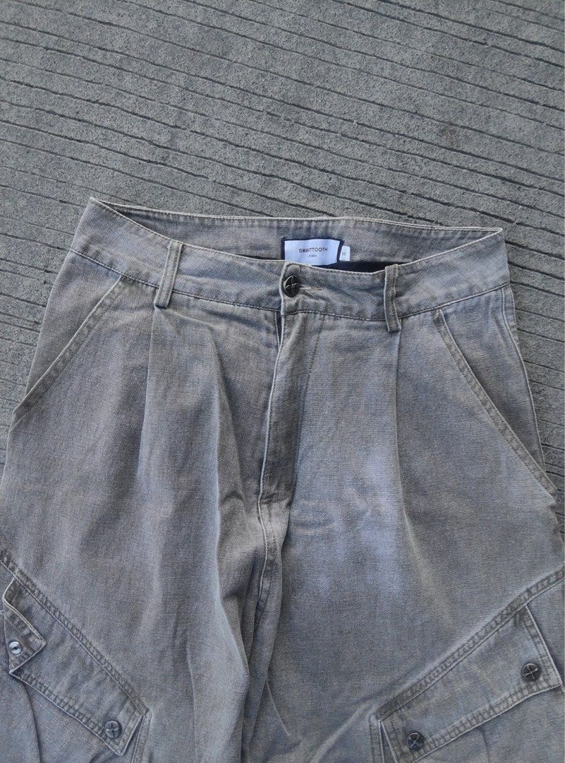 y2k baggy jeans (Category: Jeans) located in San Mateo. Submitted by urboieric (Listing ID 1460516564, Image 2). Description: pm for more info.