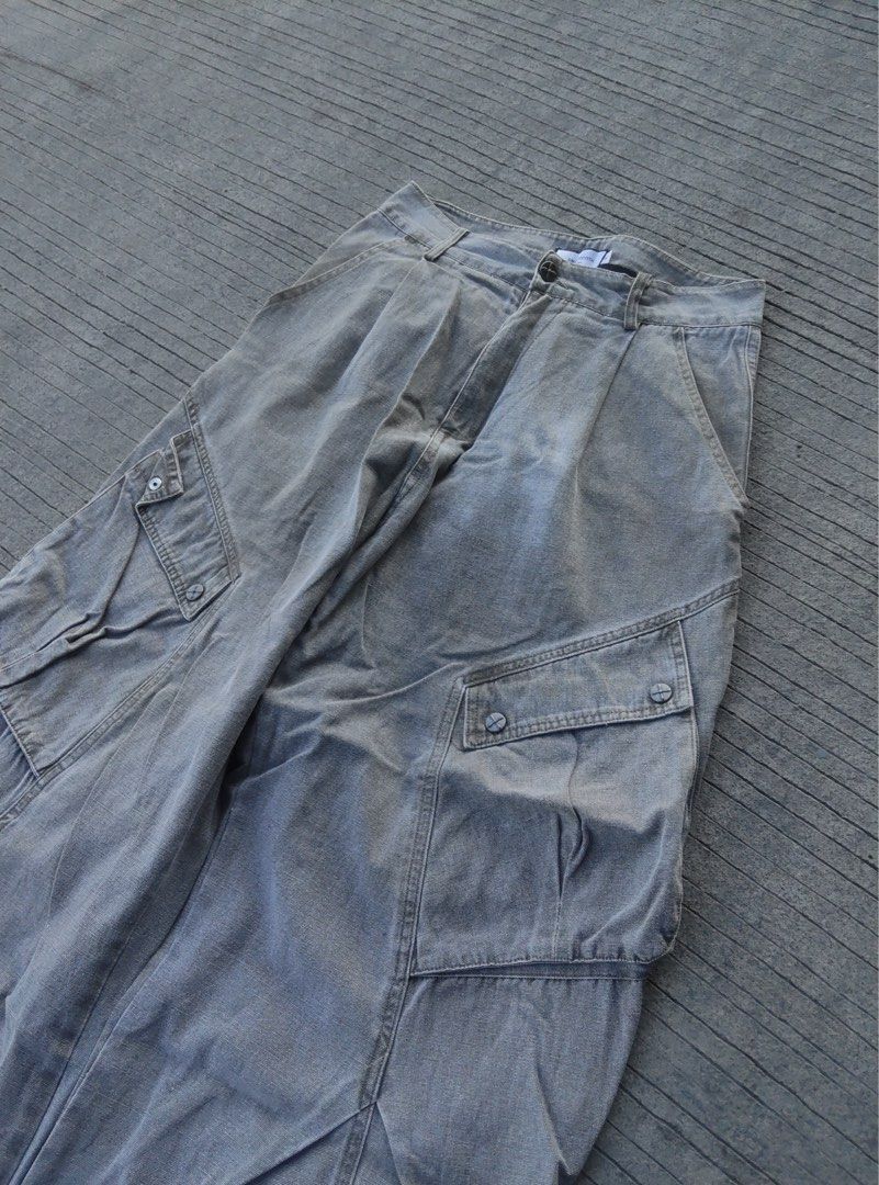 y2k baggy jeans (Category: Jeans) located in San Mateo. Submitted by urboieric (Listing ID 1460516564, Image 3). Description: pm for more info.